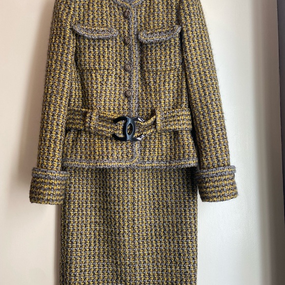 Chanel Tweed Jacket and Skirt Set Rare 2017 Collection - Picture 3 of 14